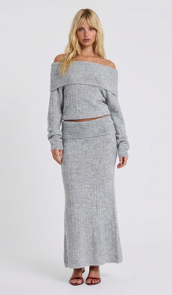OFF-SHOULDER KNIT SET