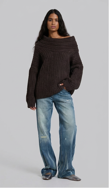 MINIMAL OFF-SHOULDER KNIT TOP