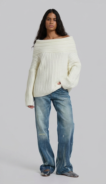 MINIMAL OFF-SHOULDER KNIT TOP