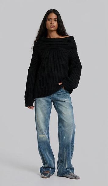 MINIMAL OFF-SHOULDER KNIT TOP