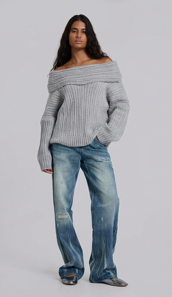 MINIMAL OFF-SHOULDER KNIT TOP